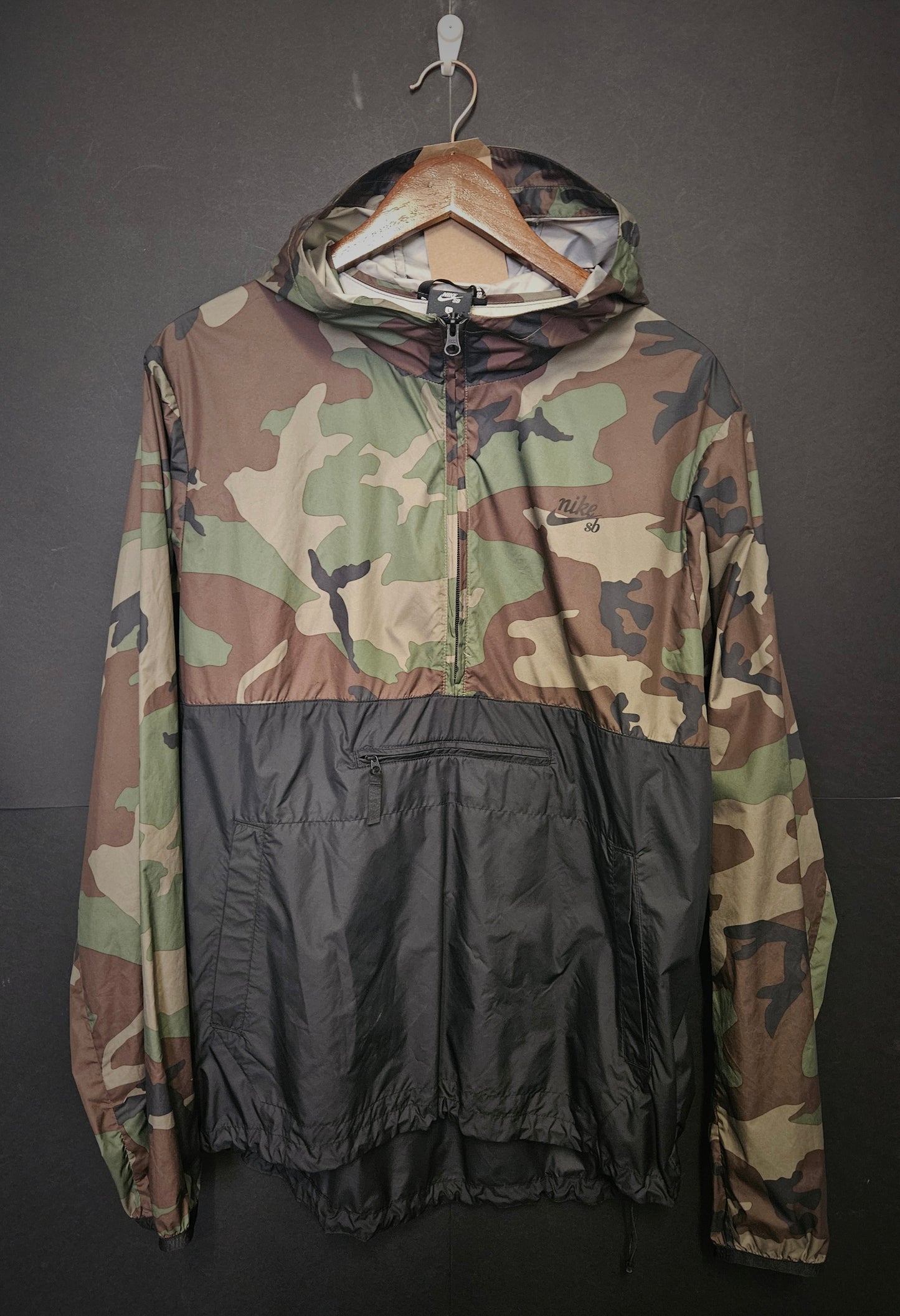 Nike SB Camo wndbreaker