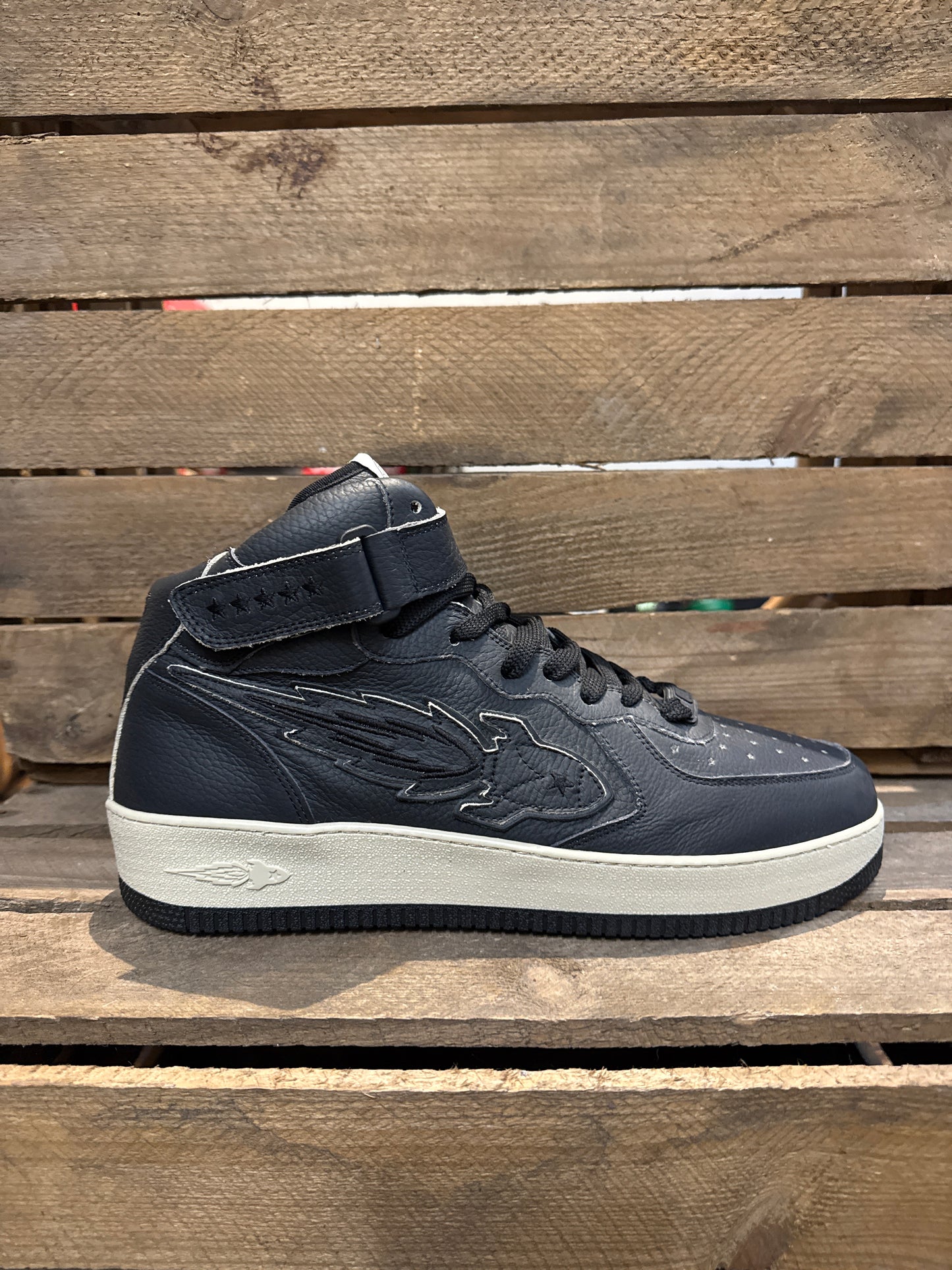 Enterprise japan mid trainer black size 10