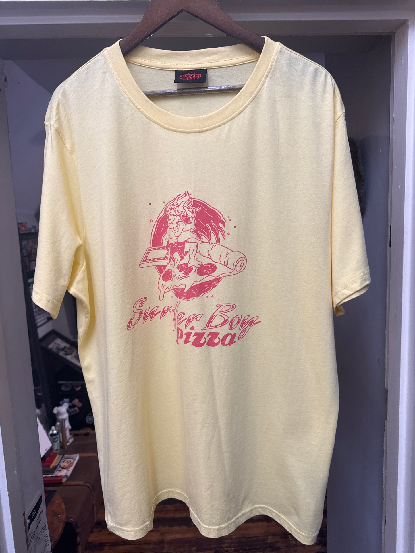 Stranger Things Surfer Boy Pizza Tee Size XL